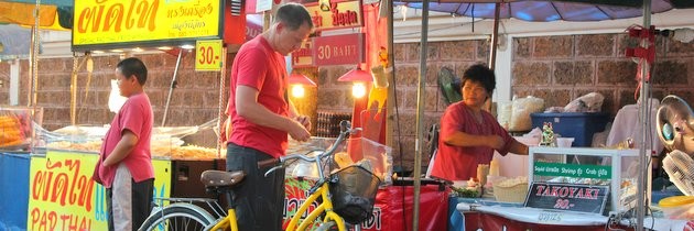 Chiang Mai: A Visit to the Sunday Night Market with New Friends